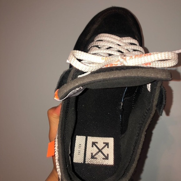 OFF-White Air Force 1 Black/White Size 8.5 - Picture 2 of 8